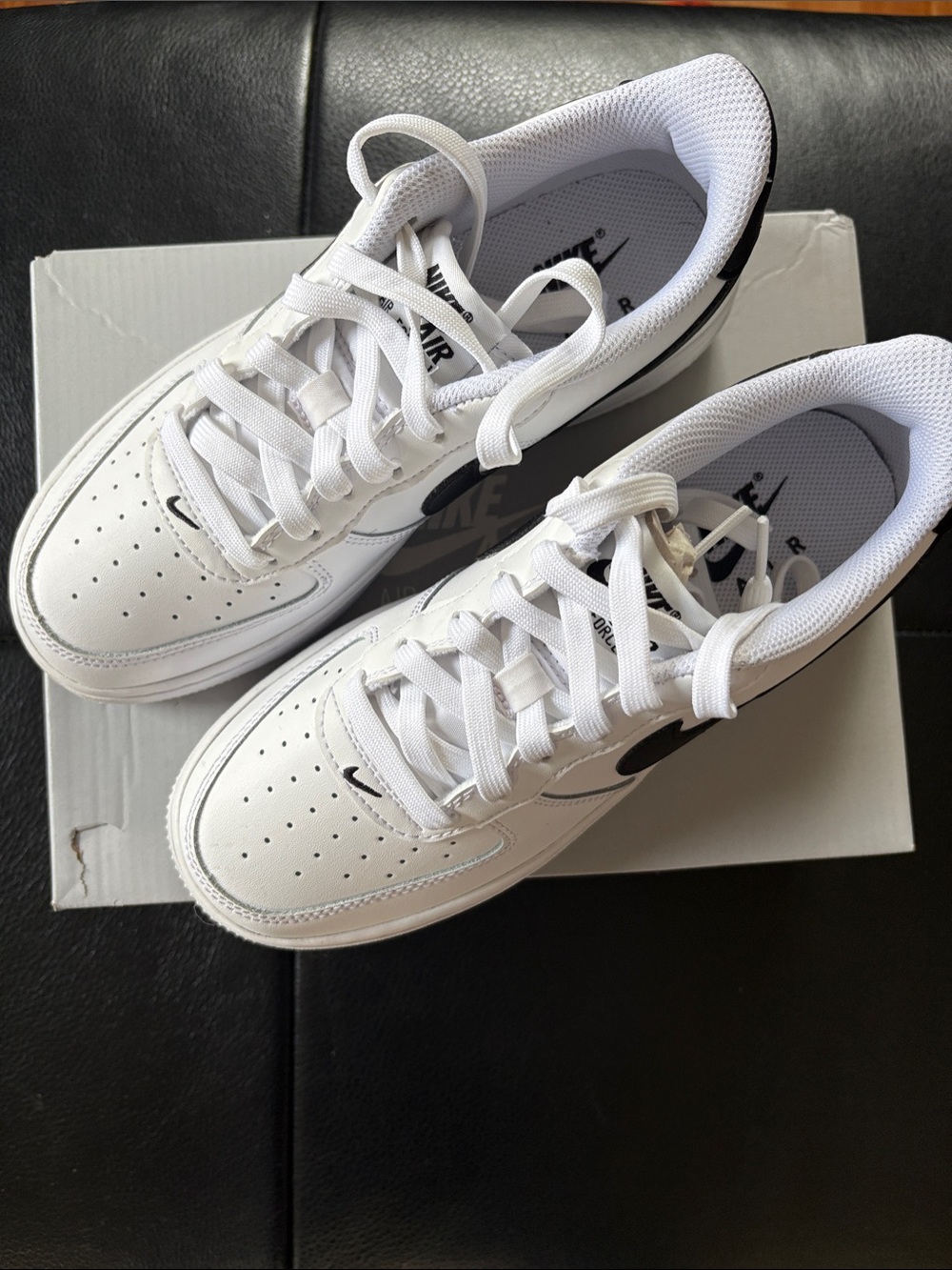 Nike AIR -AIR FORCE 1- Big Boy Size 4.5 - Picture 2 of 9